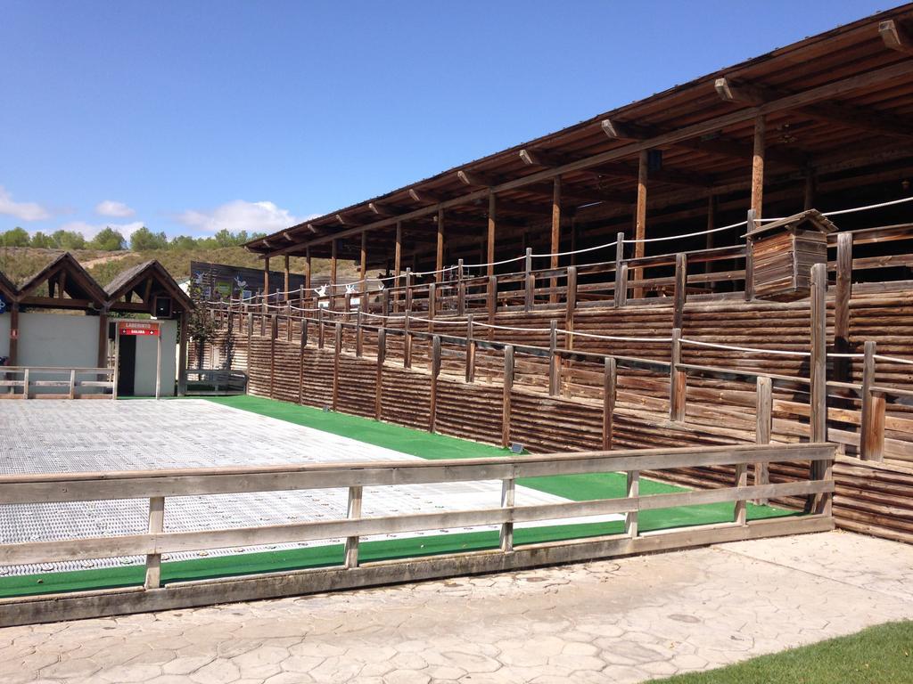 Apartamento Turistico Cigueena De Arguedas Bagian luar foto