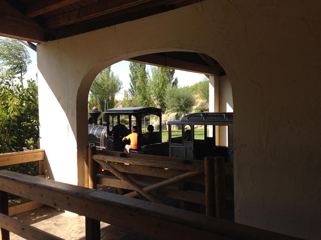 Apartamento Turistico Cigueena De Arguedas Bagian luar foto